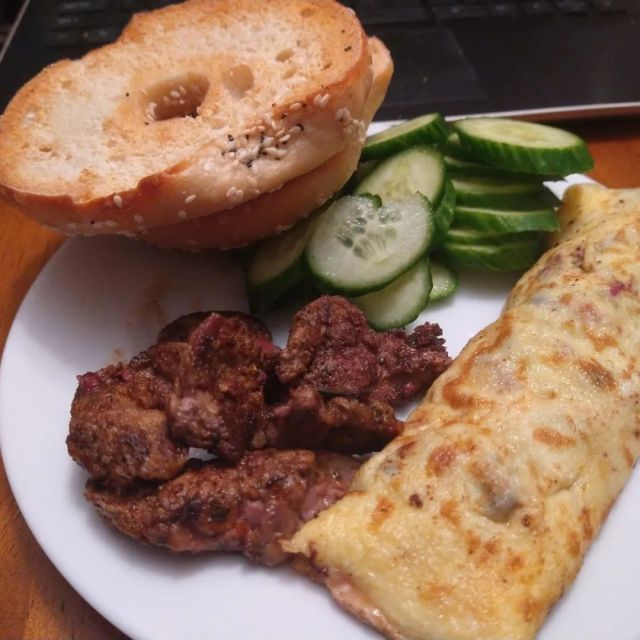 I've been slacking on posting, so here's a bit of a round up

Picture 1) mushroom omelet with a bagel, sliced cucumbers, and fried chicken livers (from #livengoodfamilyfarm )

Picture 2) hamburger with tomato, cheddar, onion, and parsley

Picture 3) chicken fajitas are one of the best things on the menu at this Irish pub @newdecktavern (still outdoor dining!)

Picture 4) Chicken, zucchini, and mushroom stir fry with rice

Picture 5) scrambled eggs with mushrooms, jalapeño, onion, and parsley. With a side of cheese, cucumbers and radish, and a bagel

Picture 6) hamburger with onion, cheese, and a tomato (still from my porch garden!) And cheese dip (chips not shown)

Picture 7) Sliced and grilled eggplant sandwich with both raw and grilled onions. And cheese

Picture 8) Pasta (ziti) with zucchini, onions, and beet greens. And cheese!